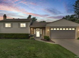 32769 Exeter Ct, Warren, MI 48092