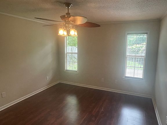 3rd image of 117 Woodleigh Rd
