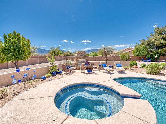 Pool-Spa-Waterfall- fireplac