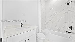 5th image of 1009/1011 NE 15th Ln