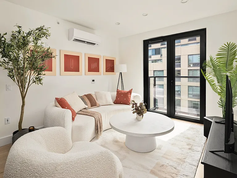 260 Gold St #914 — Photo 5