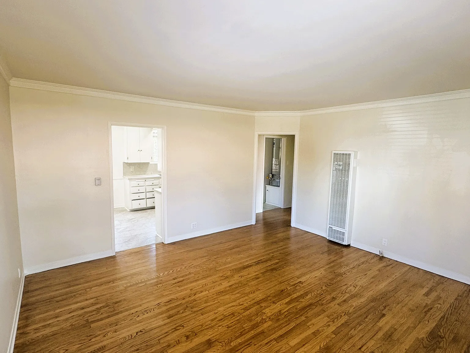 1 bed, 700 sqft, $2,050 — Photo 3