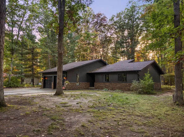 100 Corral St, Houghton Lake, MI 48629