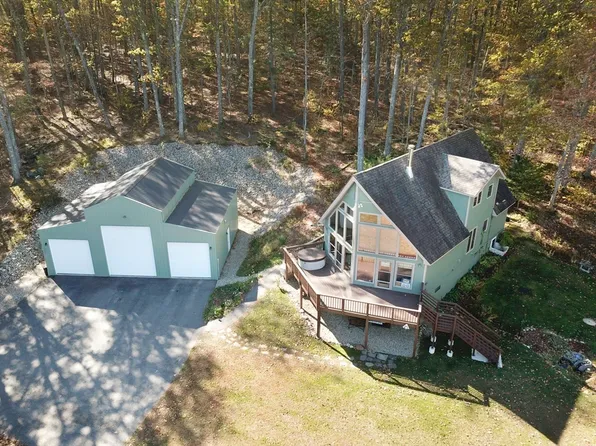 17 W Shore Dr, Ashburnham, MA 01430