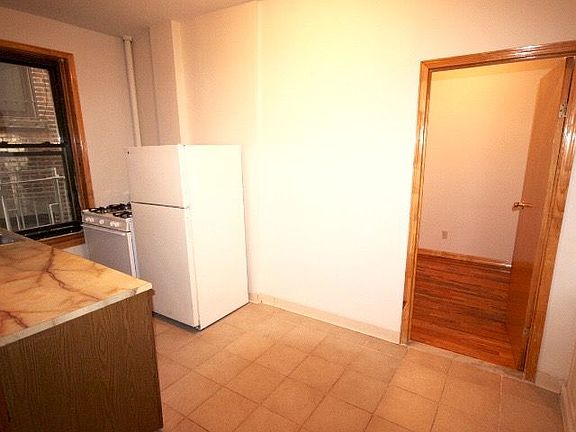 2nd image of 40 Wyckoff St APT 12