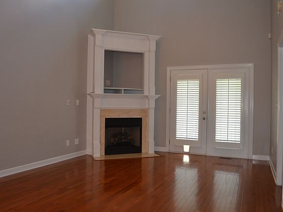 3rd image of 916 Westland Ridge Rd
