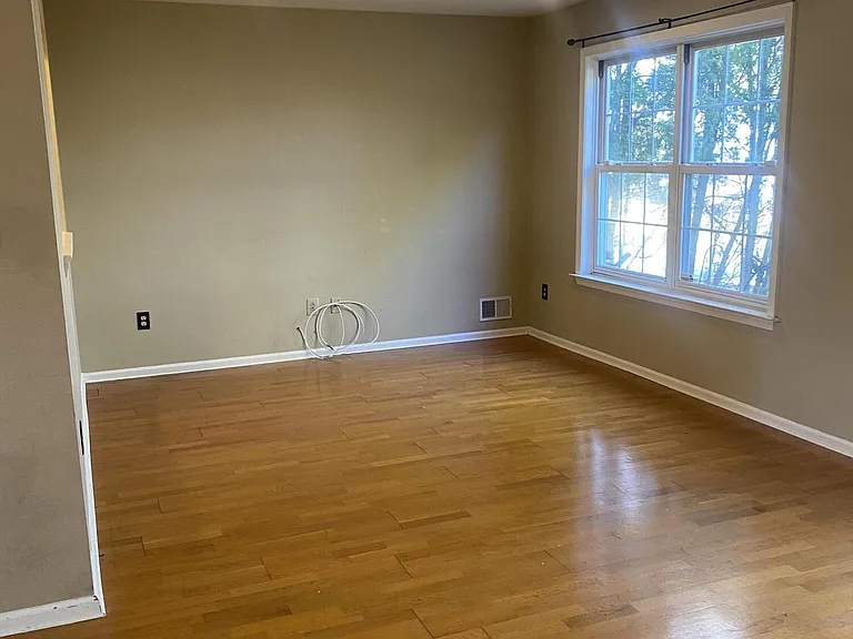887 Crimson Ct — Photo 6
