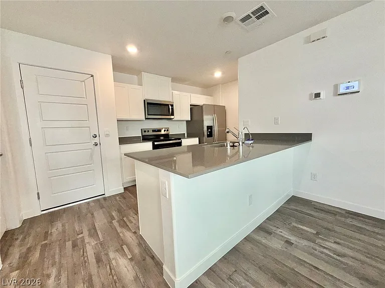 913 Rosy Starling St — Photo 6