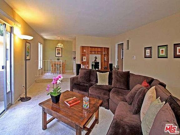 3rd image of 933 11th St APT 20