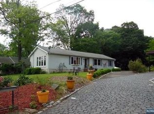 36 Colony Rd, Edgewater, NJ 07020