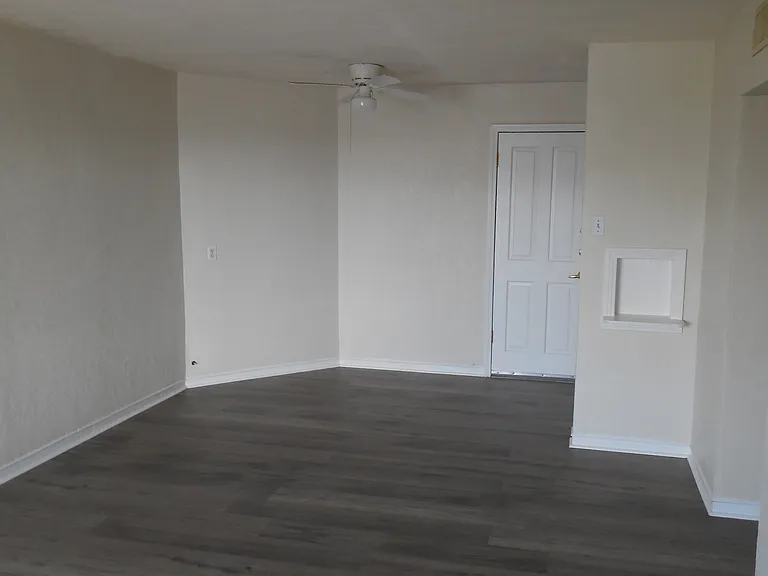 701 W Yandell Dr #8 — Photo 3