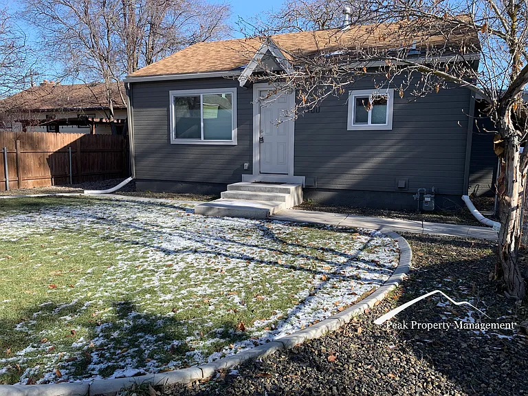 1100 S Broxon St — Photo 1