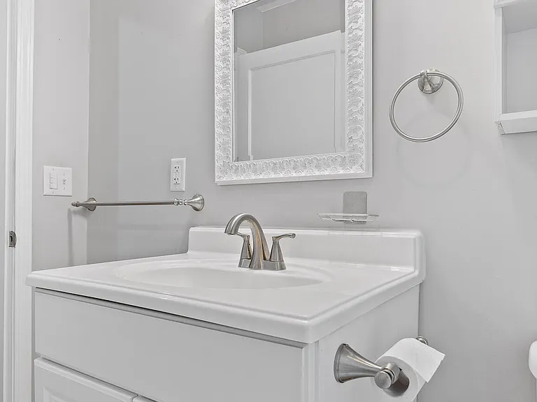 949 Signal Rd — Photo 15