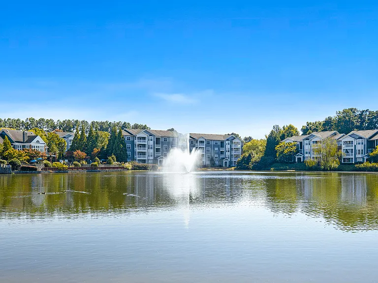 Lakeside at Town Center Apartments — Photo 6