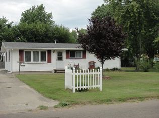 1025 Eastview Dr, Paxton, IL 60957