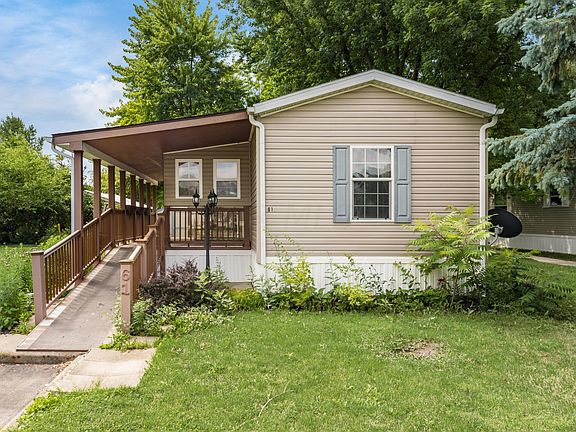 5th image of 61 Woodcrest Dr