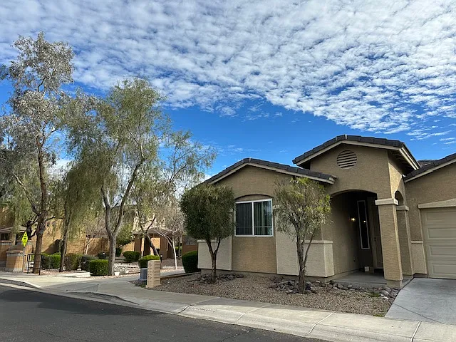 7509 S 27th Pl — Photo 4
