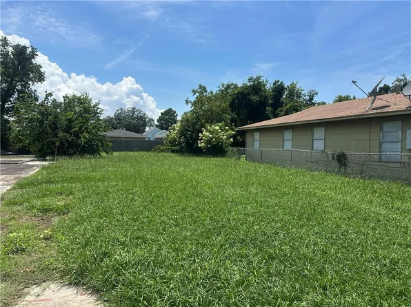 7536 Forest Glen Rd, New Orleans, LA 70127