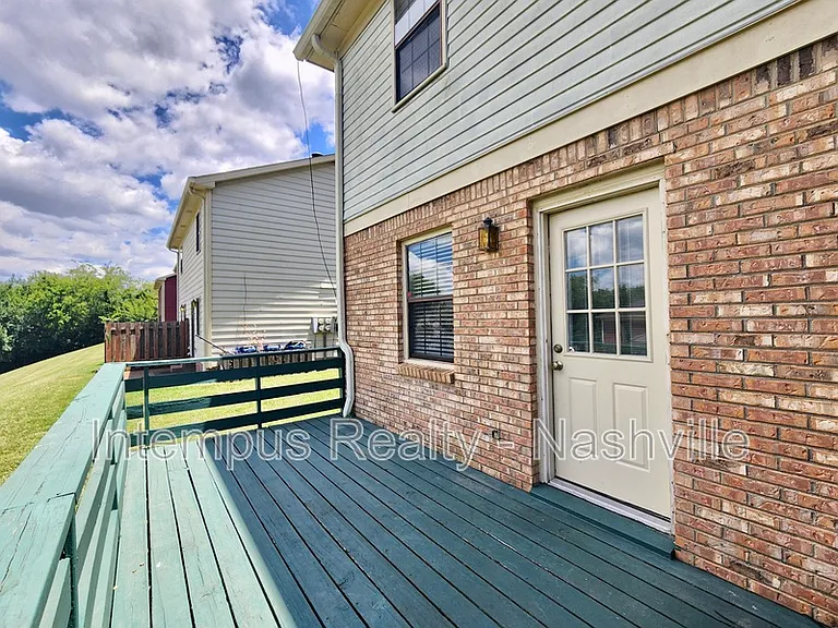 737 Fox Ridge Dr — Photo 18