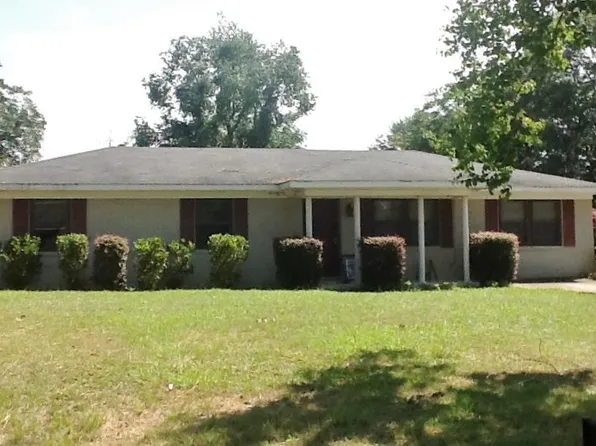 403 Carr Cir, Headland, AL 36345