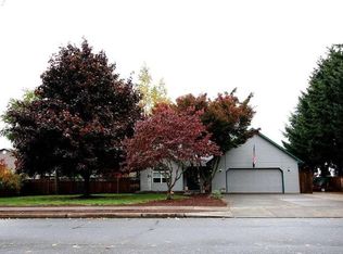 1113 W Locust St, Stayton, OR 97383