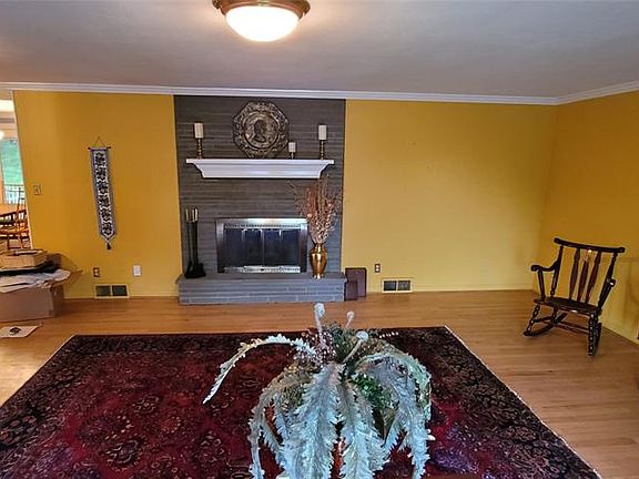 5th image of 604 Valleyview Dr