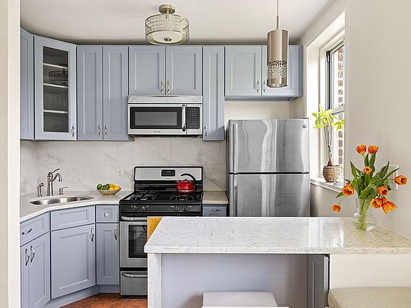 2nd image of 220 Berkeley Pl APT 5-F