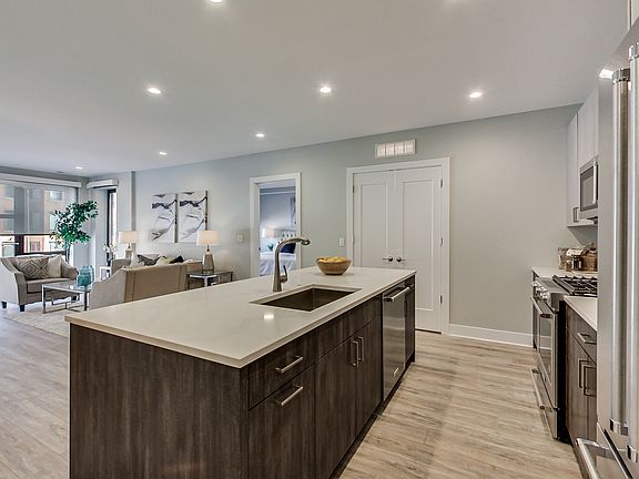 5th image of 1318 N Western Ave #3B