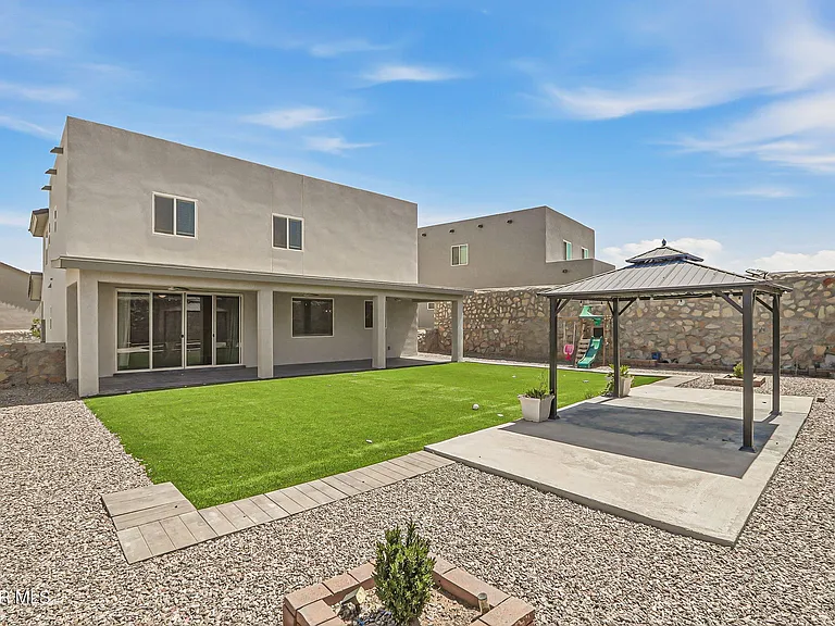 13082 Oakhampton Ave — Photo 2