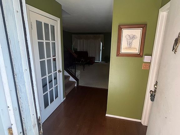 4th image of 874 Greenbriar Ln