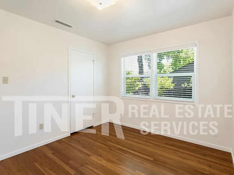 541 Sandburg Dr — Photo 18