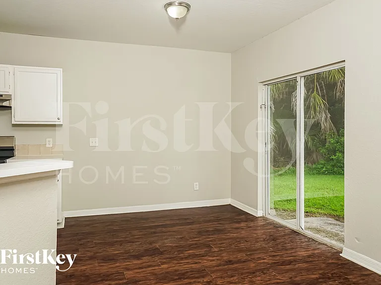 4220 S Cranberry Blvd — Photo 6