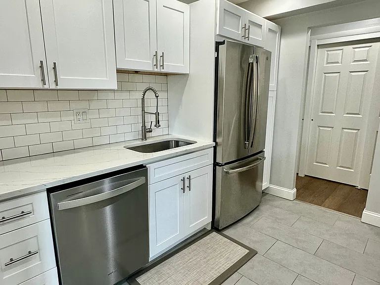 887 Farmington Ave #2I — Photo 6