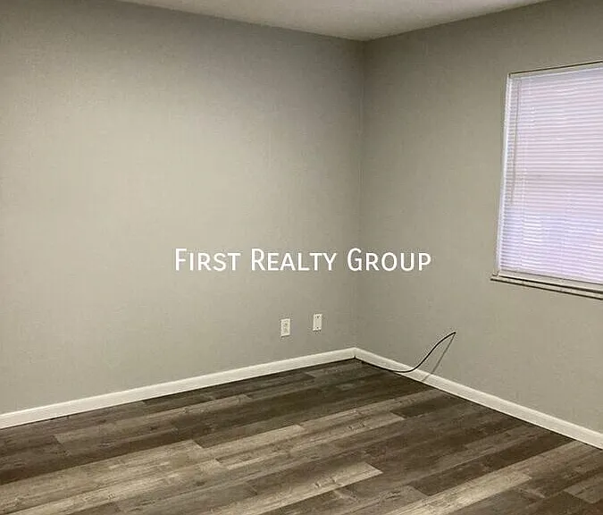 305 N Broadway St #7 — Photo 5