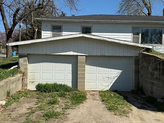 5th image of 2409 Center Dr