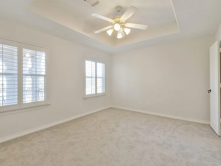 8114 Hideaway Lake Cir — Photo 33