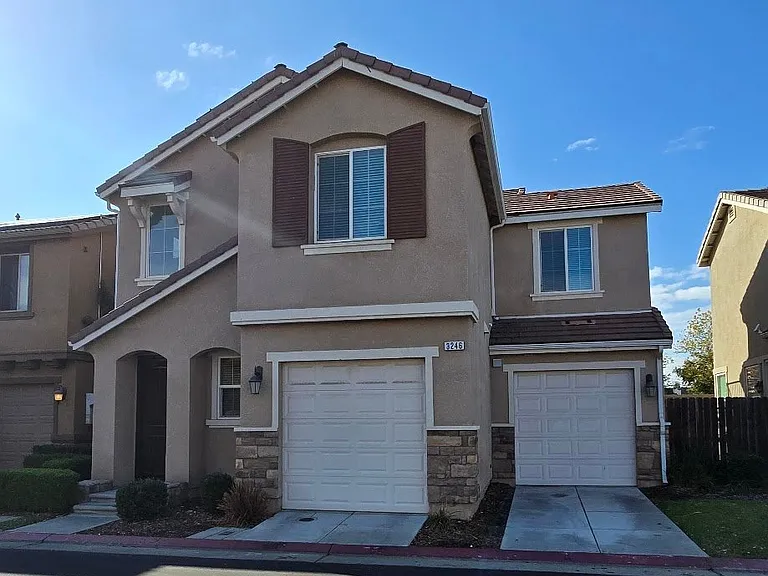 3246 Monterosa Ln — Photo 3