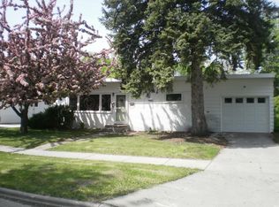 909 19th St S, Fargo, ND 58103