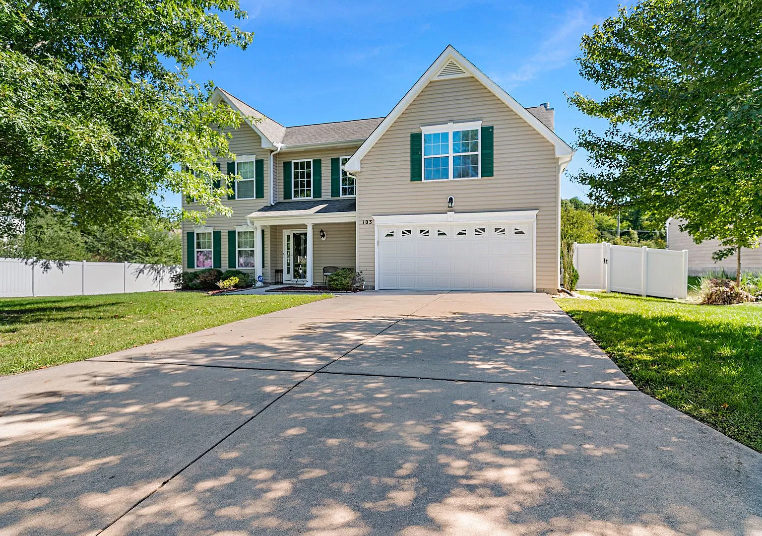 4 bed, 2.5 bath, 2799 sqft, $3,500 — Photo 1