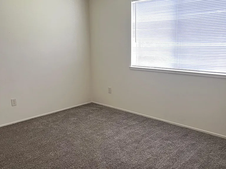 4009 Vosburg St — Photo 10
