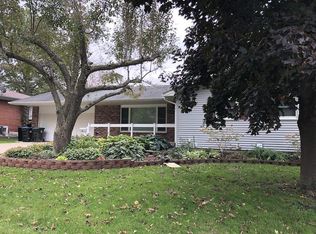 2525 Potomac Dr, Iowa City, IA 52245
