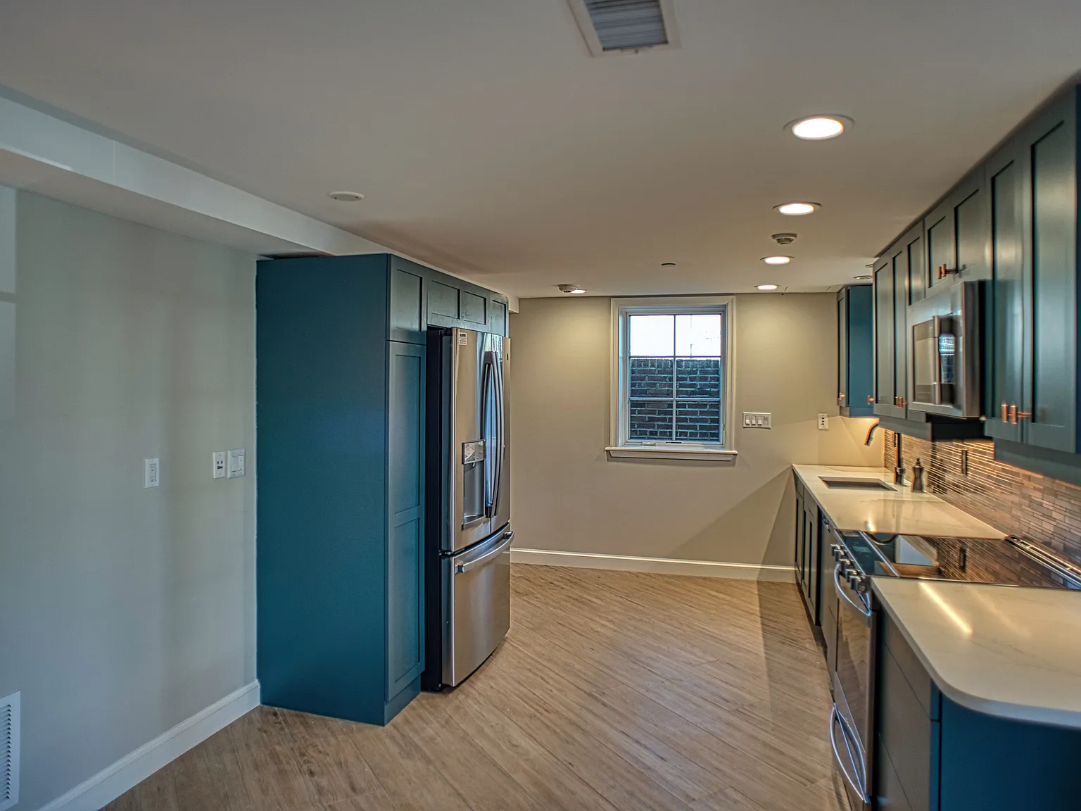 3 bed, 2700 sqft, $5,150 — Photo 3