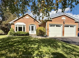 223 Crossland Gate, Newmarket, ON L3X 1B1