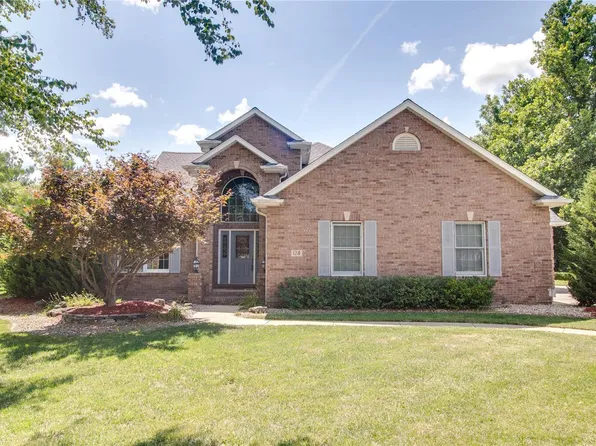 124 Illini Ln, Wood River, IL 62095