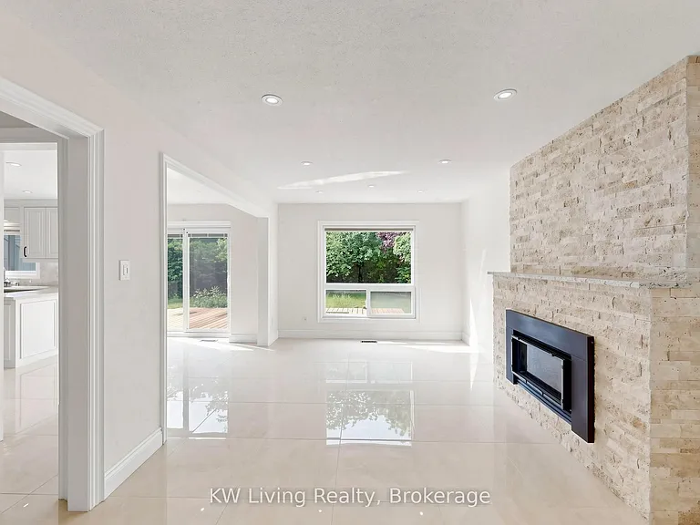 33 Southgate Cres — Photo 6