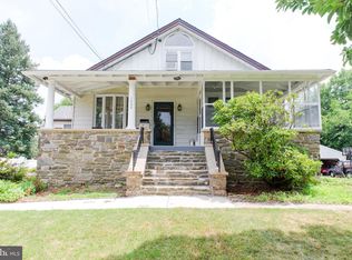 1020 Green Ln, Secane, PA 19018