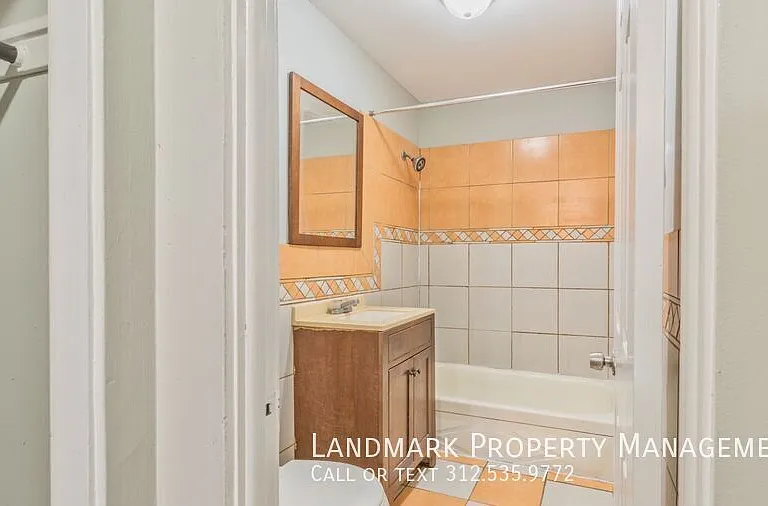 440 W Division St — Photo 14