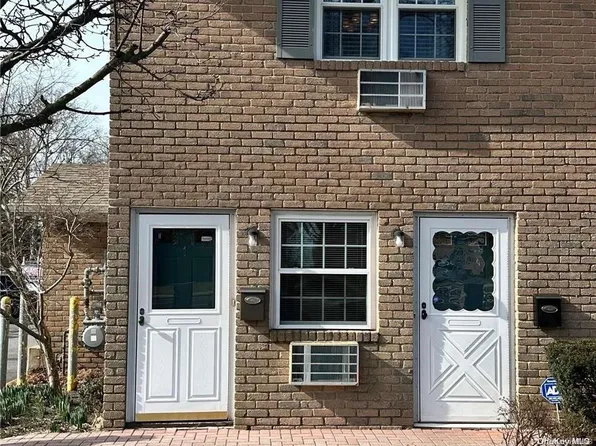 1 Springwood Drive #1, North Babylon, NY 11703