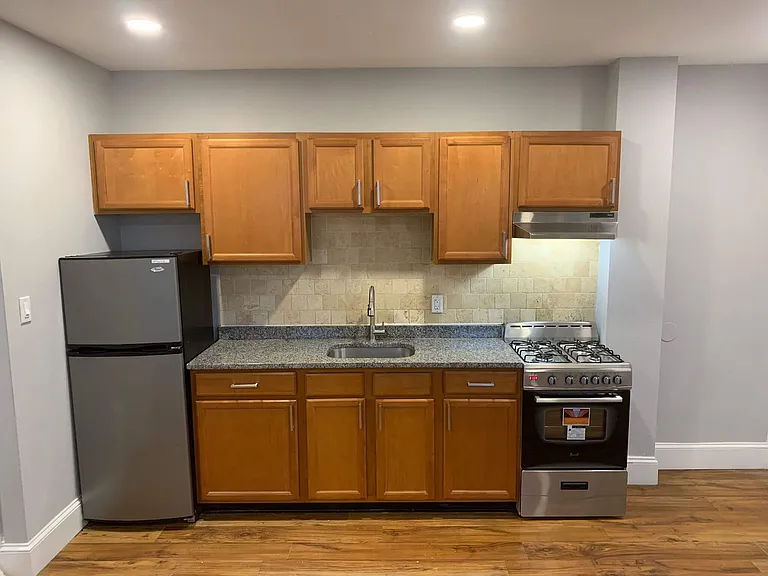 402 W Walnut Ln #A — Photo 3