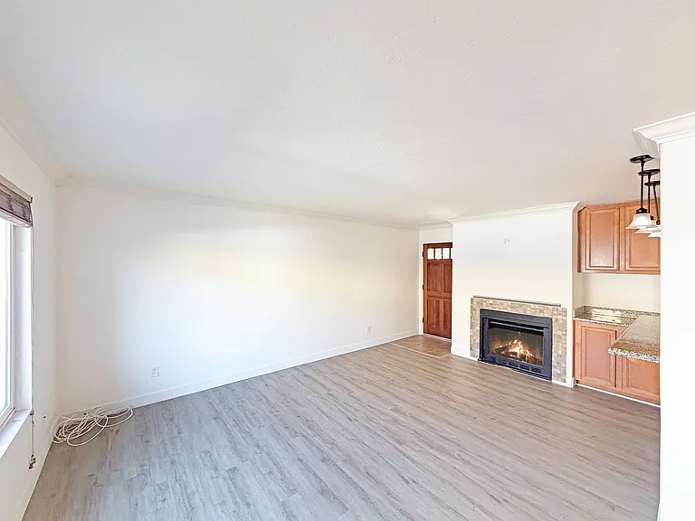 4230 48th St #6 — Photo 2